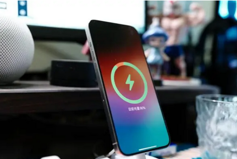商水苹果15换屏服务分享用什么充电器给iPhone15充电更好 